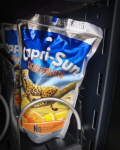 Capri Sun Safari Fruits im Dorfkiosk-Automaten in Pfaffenweiler