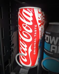 Coca Cola im Dorfkiosk-Automaten in Pfaffenweiler