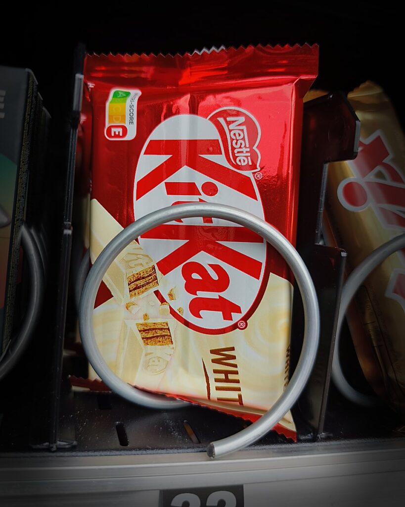 KitKat Chunky White im Dorfkiosk-Automaten in Pfaffenweiler