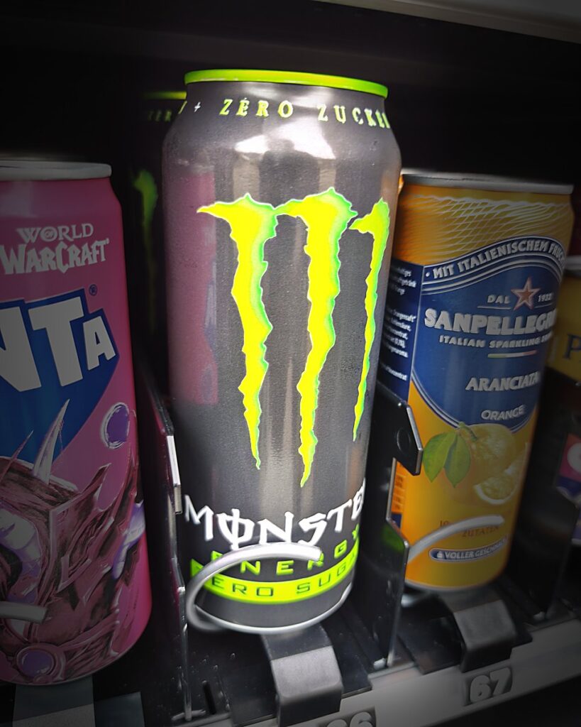 Monster Energy Original im Dorfkiosk-Automaten in Pfaffenweiler
