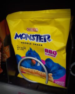 Monster Noodle Snack im Dorfkiosk-Automaten in Pfaffenweiler