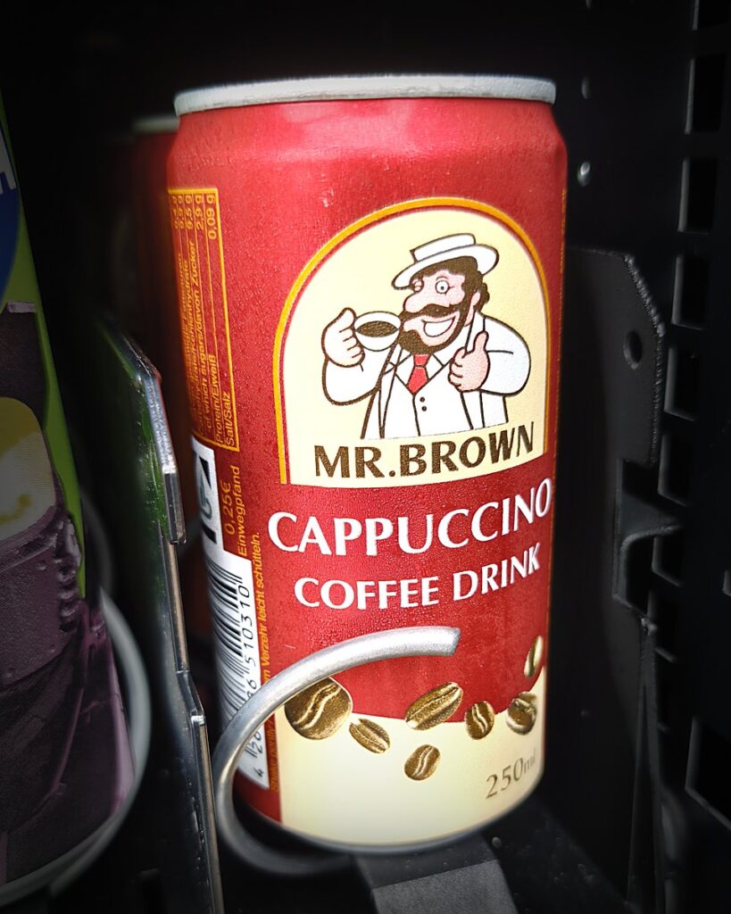 Mr. Brown Cappuchino im Dorfkiosk-Automaten in Pfaffenweiler
