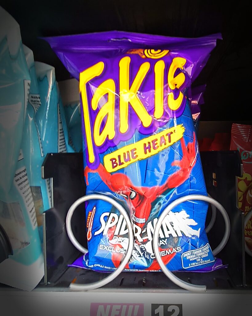 Takis Blue Heat im Dorfkiosk-Automaten in Pfaffenweiler